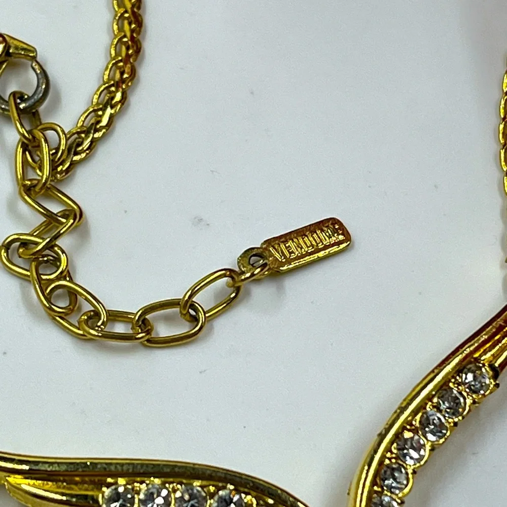 Vendome Signed Vintage Chevron Gold Plated Necklace with Crystal and Pearl - Picture 5 of 7